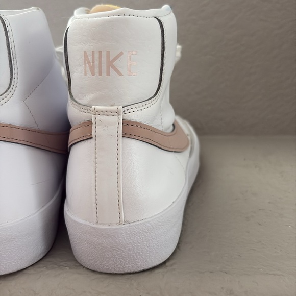 Women’s Nike Blazer MD 77 Vintage High Too Sneakers - Picture 14 of 15